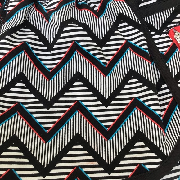 Lululemon 2014 Seawheeze Tracker Shorts II 3D Chevron 4 - Picture 4 of 7